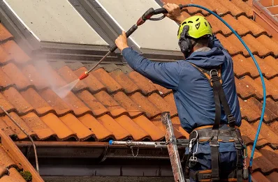 Démoussage et hydrofuge de toiture à Rougiers